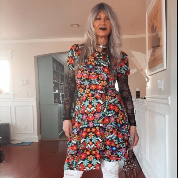 Flower dress with a black lace edge - Picture 7 of 12